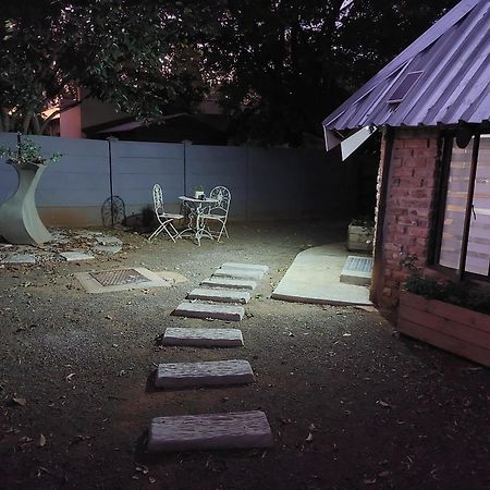 The Spare Room Cottage - Cosy And Private Bloemfontein Kültér fotó